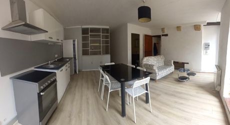 Bel Immeuble comprenant  5 logements et un garage au coeur du village