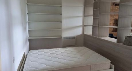 Bel Immeuble comprenant  5 logements et un garage au coeur du village