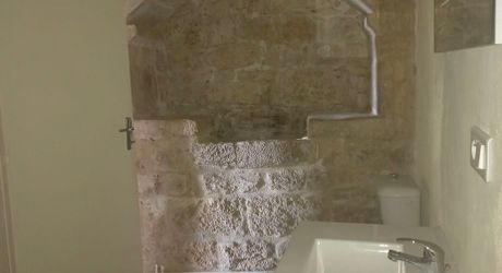 Bel Immeuble comprenant  5 logements et un garage au coeur du village