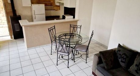 Bel Immeuble comprenant  5 logements et un garage au coeur du village