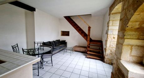 Bel Immeuble comprenant  5 logements et un garage au coeur du village