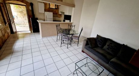 Bel Immeuble comprenant  5 logements et un garage au coeur du village