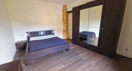 Bel Immeuble comprenant  5 logements et un garage au coeur du village