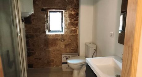 Bel Immeuble comprenant  5 logements et un garage au coeur du village