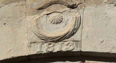 Bel Immeuble comprenant  5 logements et un garage au coeur du village