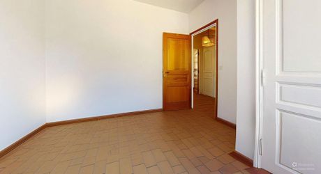  Demeure de caractère, de plain pied, avec une très belle vue, 4 chambres et une piscine, au pied des sites majeurs de la Vallée de la Dordogne.