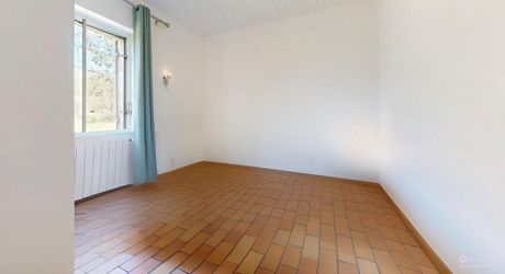  Demeure de caractère, de plain pied, avec une très belle vue, 4 chambres et une piscine, au pied des sites majeurs de la Vallée de la Dordogne.