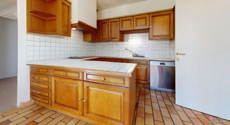  Demeure de caractère, de plain pied, avec une très belle vue, 4 chambres et une piscine, au pied des sites majeurs de la Vallée de la Dordogne.