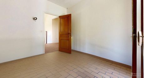  Demeure de caractère, de plain pied, avec une très belle vue, 4 chambres et une piscine, au pied des sites majeurs de la Vallée de la Dordogne.