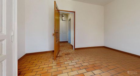  Demeure de caractère, de plain pied, avec une très belle vue, 4 chambres et une piscine, au pied des sites majeurs de la Vallée de la Dordogne.