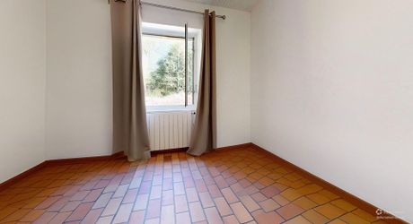  Demeure de caractère, de plain pied, avec une très belle vue, 4 chambres et une piscine, au pied des sites majeurs de la Vallée de la Dordogne.