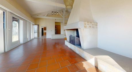  Demeure de caractère, de plain pied, avec une très belle vue, 4 chambres et une piscine, au pied des sites majeurs de la Vallée de la Dordogne.