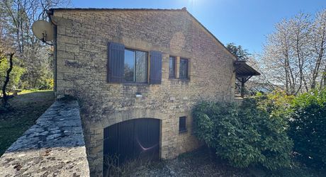  Demeure de caractère, de plain pied, avec une très belle vue, 4 chambres et une piscine, au pied des sites majeurs de la Vallée de la Dordogne.