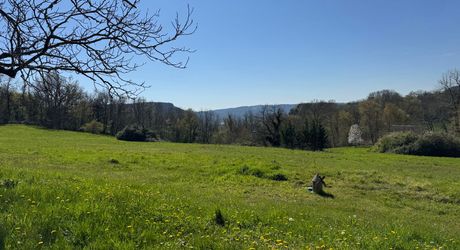  Demeure de caractère, de plain pied, avec une très belle vue, 4 chambres et une piscine, au pied des sites majeurs de la Vallée de la Dordogne.