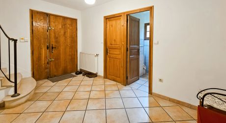 Maison 8 pièces spacieuse à Sainte-Foy-de-Longas