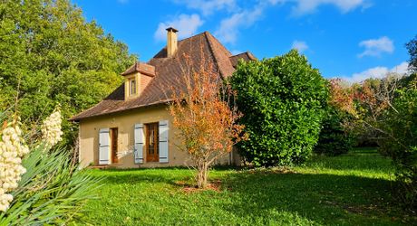 Maison 8 pièces spacieuse à Sainte-Foy-de-Longas