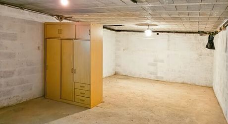 Maison 8 pièces spacieuse à Sainte-Foy-de-Longas