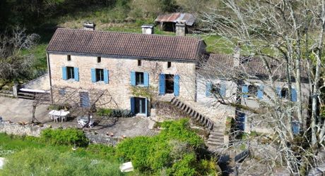 Maison en pierres avec source, ruisseau et piscine – Proche Sarlat-la-Canéda