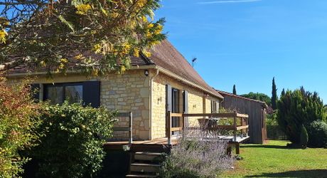 Maison ossature bois avec vaste séjour, suites, piscine et panneaux solaires