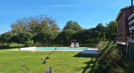 Maison ossature bois avec vaste séjour, suites, piscine et panneaux solaires