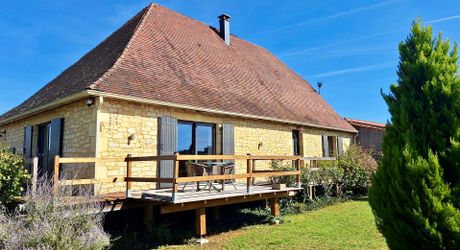 Maison ossature bois avec vaste séjour, suites, piscine et panneaux solaires