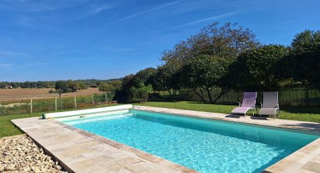 Maison ossature bois avec vaste séjour, suites, piscine et panneaux solaires