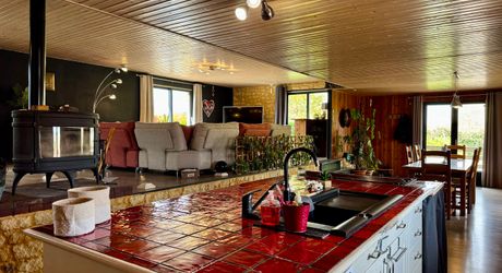 Maison ossature bois avec vaste séjour, suites, piscine et panneaux solaires