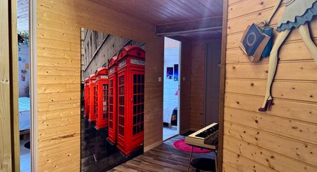 Maison ossature bois avec vaste séjour, suites, piscine et panneaux solaires