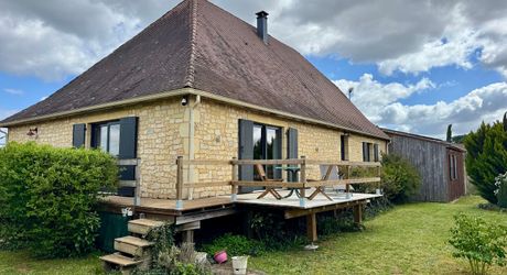 Maison ossature bois avec vaste séjour, suites, piscine et panneaux solaires