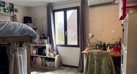 Maison ossature bois avec vaste séjour, suites, piscine et panneaux solaires