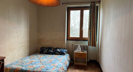Maison de village en pierre : 160m² de potentiel, 5 chambres et dépendances, à 10 minutes à pied des commerces!