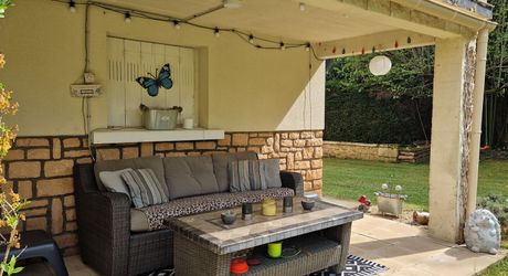 Propriété avec Maison d'habitation, Maison d'amis, Studio, Piscine, parc et jardin 7418m2 jusqu'à la rivière.