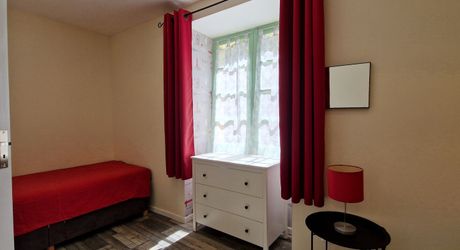 Propriété avec Maison d'habitation, Maison d'amis, Studio, Piscine, parc et jardin 7418m2 jusqu'à la rivière.
