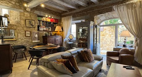 Charmante maison en pierre au cœur du village