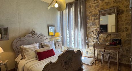 Charmante maison en pierre au cœur du village