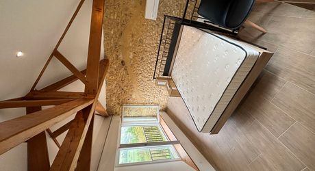 Maison en pierre avec splendide vue sur le village 