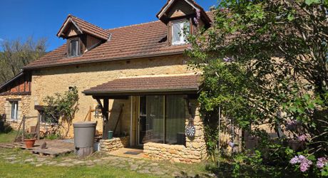 Propriété de charme – 3 maisons sur 2 ha, sans vis-à-vis, piscine, gîtes prêts à exploiter