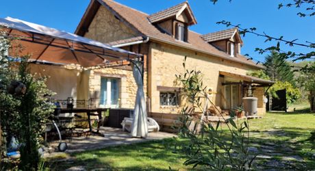 Propriété de charme – 3 maisons sur 2 ha, sans vis-à-vis, piscine, gîtes prêts à exploiter