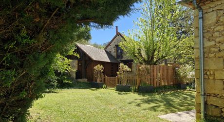 Propriété de charme – 3 maisons sur 2 ha, sans vis-à-vis, piscine, gîtes prêts à exploiter