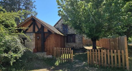 Propriété de charme – 3 maisons sur 2 ha, sans vis-à-vis, piscine, gîtes prêts à exploiter