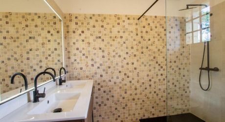 Propriété de charme – 3 maisons sur 2 ha, sans vis-à-vis, piscine, gîtes prêts à exploiter