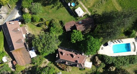 Propriété de charme – 3 maisons sur 2 ha, sans vis-à-vis, piscine, gîtes prêts à exploiter