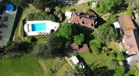 Propriété de charme – 3 maisons sur 2 ha, sans vis-à-vis, piscine, gîtes prêts à exploiter