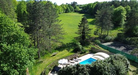 Propriété de charme – 3 maisons sur 2 ha, sans vis-à-vis, piscine, gîtes prêts à exploiter