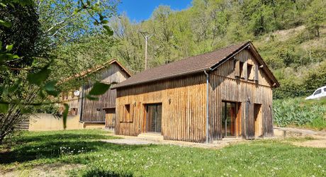 Ancien Hangar à Tabac entièrement rénové avec 3 chambres.