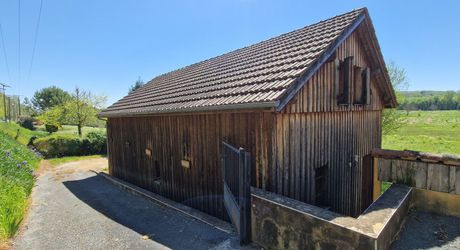 Ancien Hangar à Tabac entièrement rénové avec 3 chambres.