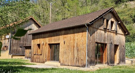 Ancien Hangar à Tabac entièrement rénové avec 3 chambres.