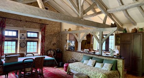Maison de charme en pierres au coeur du Périgord Noir avec 11 hectares de terrain et un golf accessible à pied