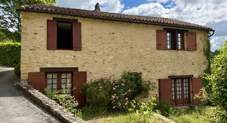 Maison de charme en pierres au coeur du Périgord Noir avec 11 hectares de terrain et un golf accessible à pied