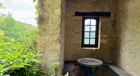 Maison de charme en pierres au coeur du Périgord Noir avec 11 hectares de terrain et un golf accessible à pied